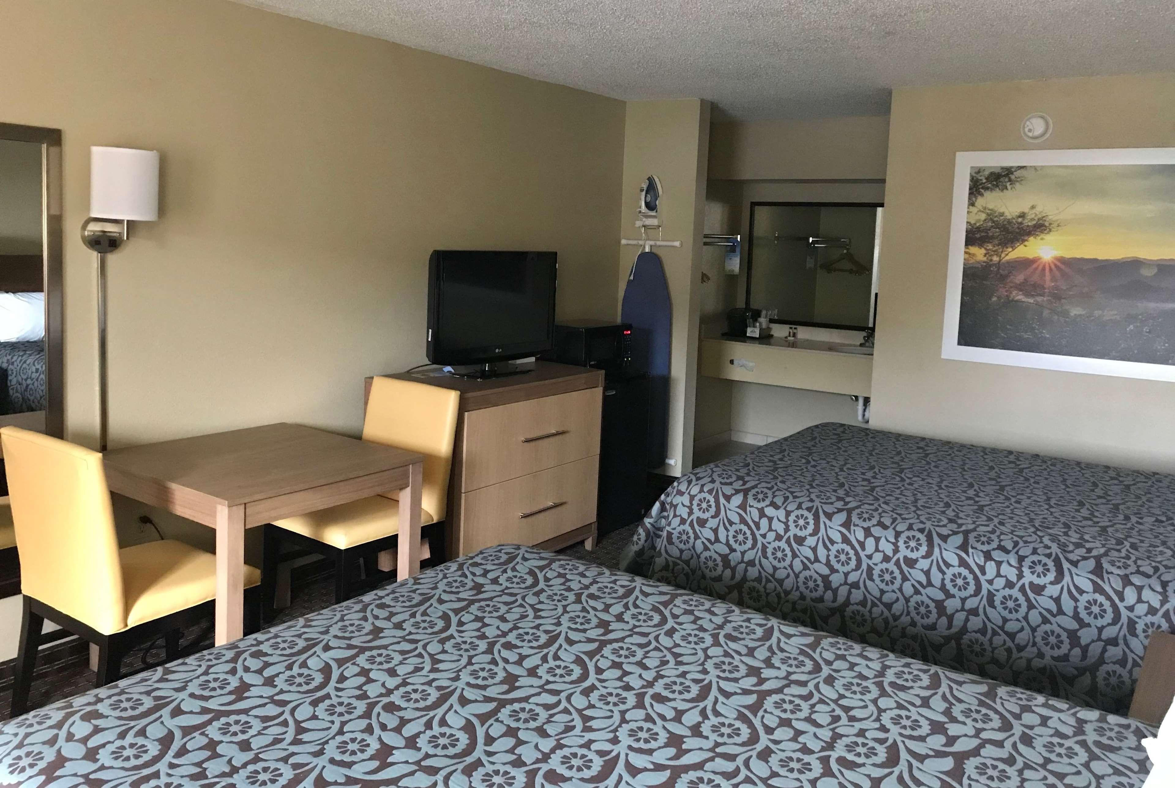 Days Inn By Wyndham Lexington-Columbia Zewnętrze zdjęcie